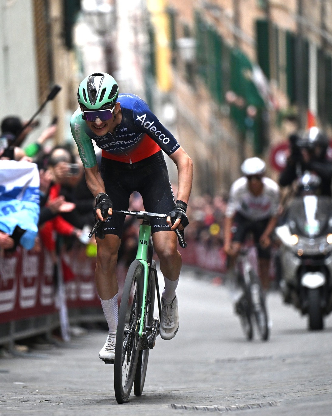 PAUL SEIXAS CONFIRMO QUE ESTAR EN EL PROXIMO TOUR DE FRANCIA PARA SER RIVAL DIRECTO DEL CAMPEON DEL MUNDO TADEJ POGACAR LE ALCANZARA AL JOVEN FRANCES PARA RETAR AL ESLOVENO POGACAR