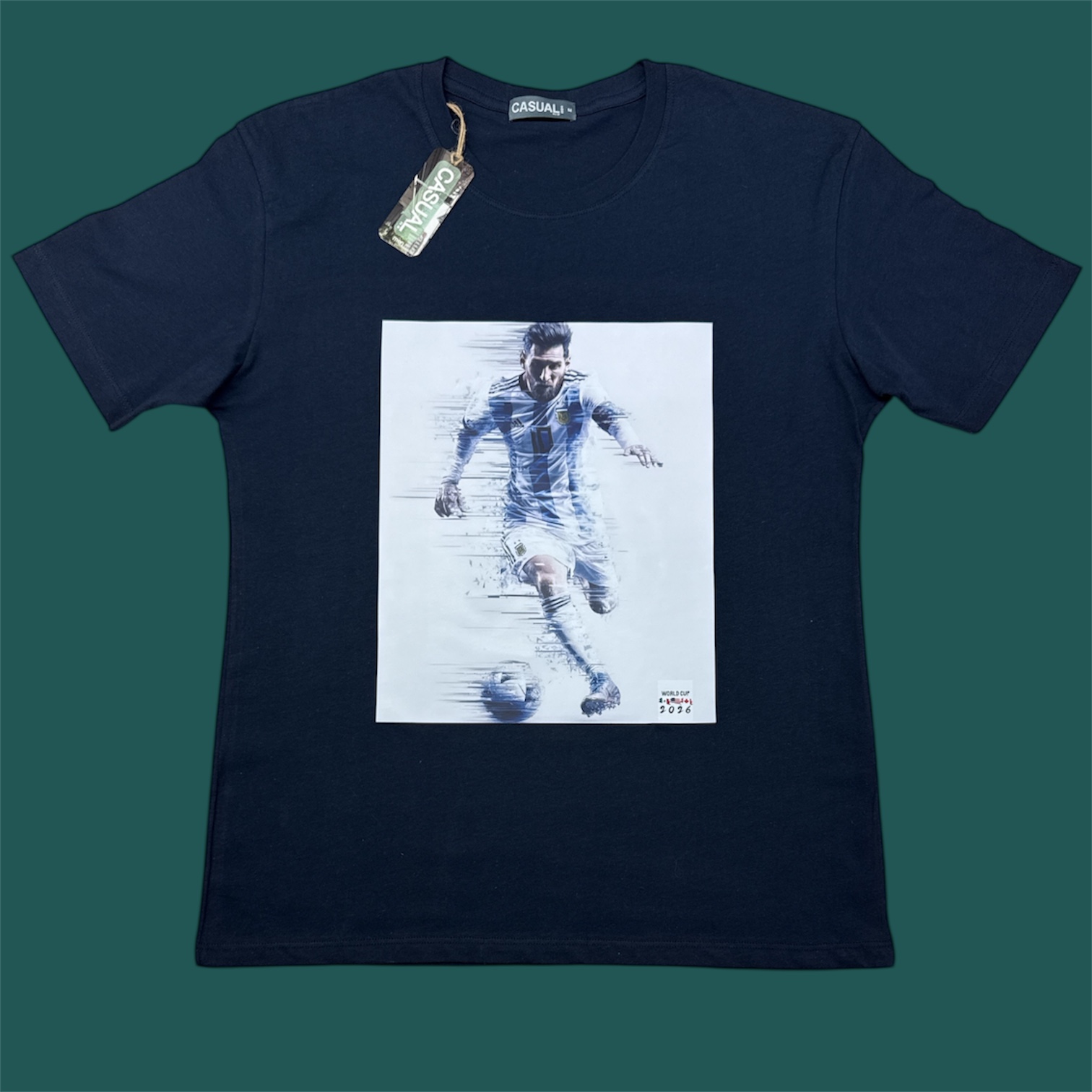 CAMISETAS Y PLAYERAS CASUALES ESTAMPADAS Y EN HOMENAJE AL FUTBOL MUNDIAL Y SUS IDOLOS MESSI RONALDO TU OUTFIT MUNDIALISTA COMIENZA AQUI